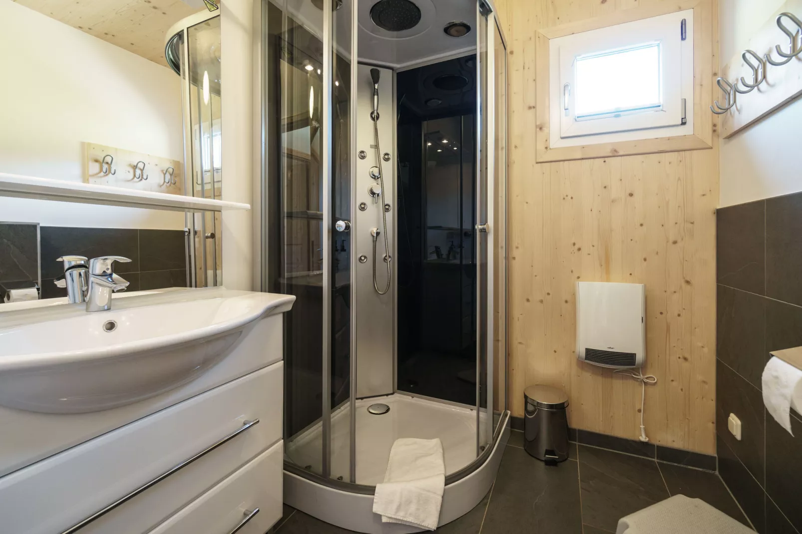 Kreischberg Chalets 27-Bathroom
