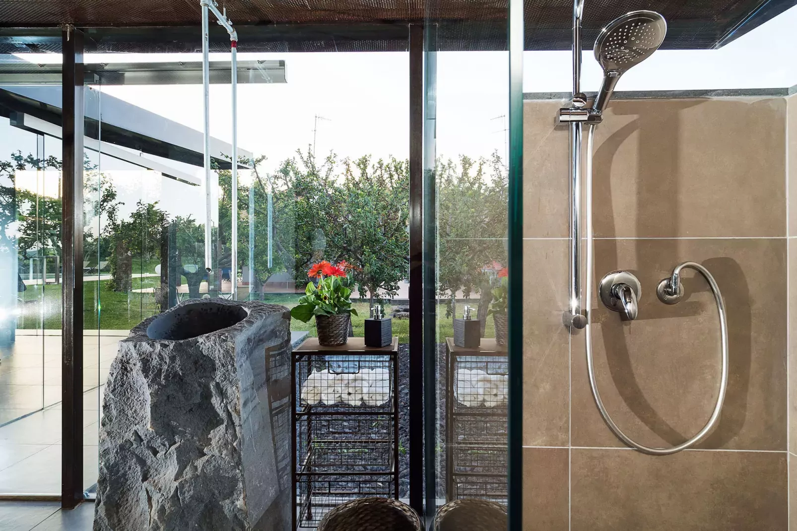 Viagrande-Facilities