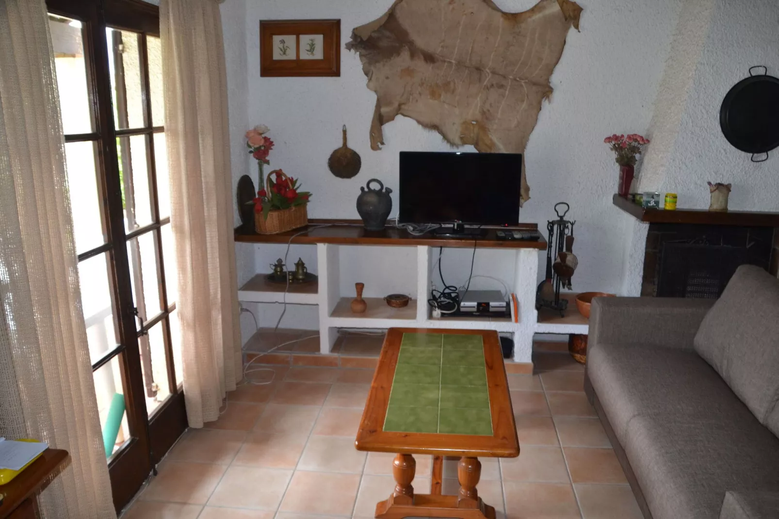 Les Oliveres 32-Living room
