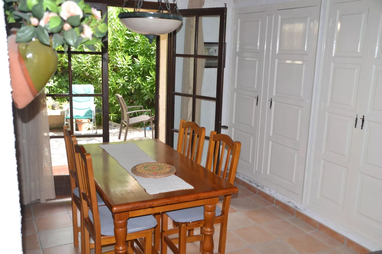 Les Oliveres 32-Dining room