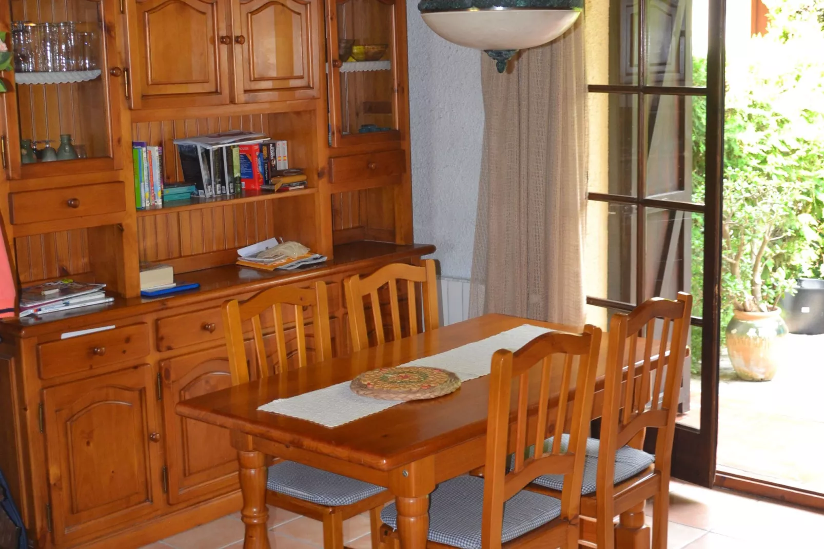 Les Oliveres 32-Dining room