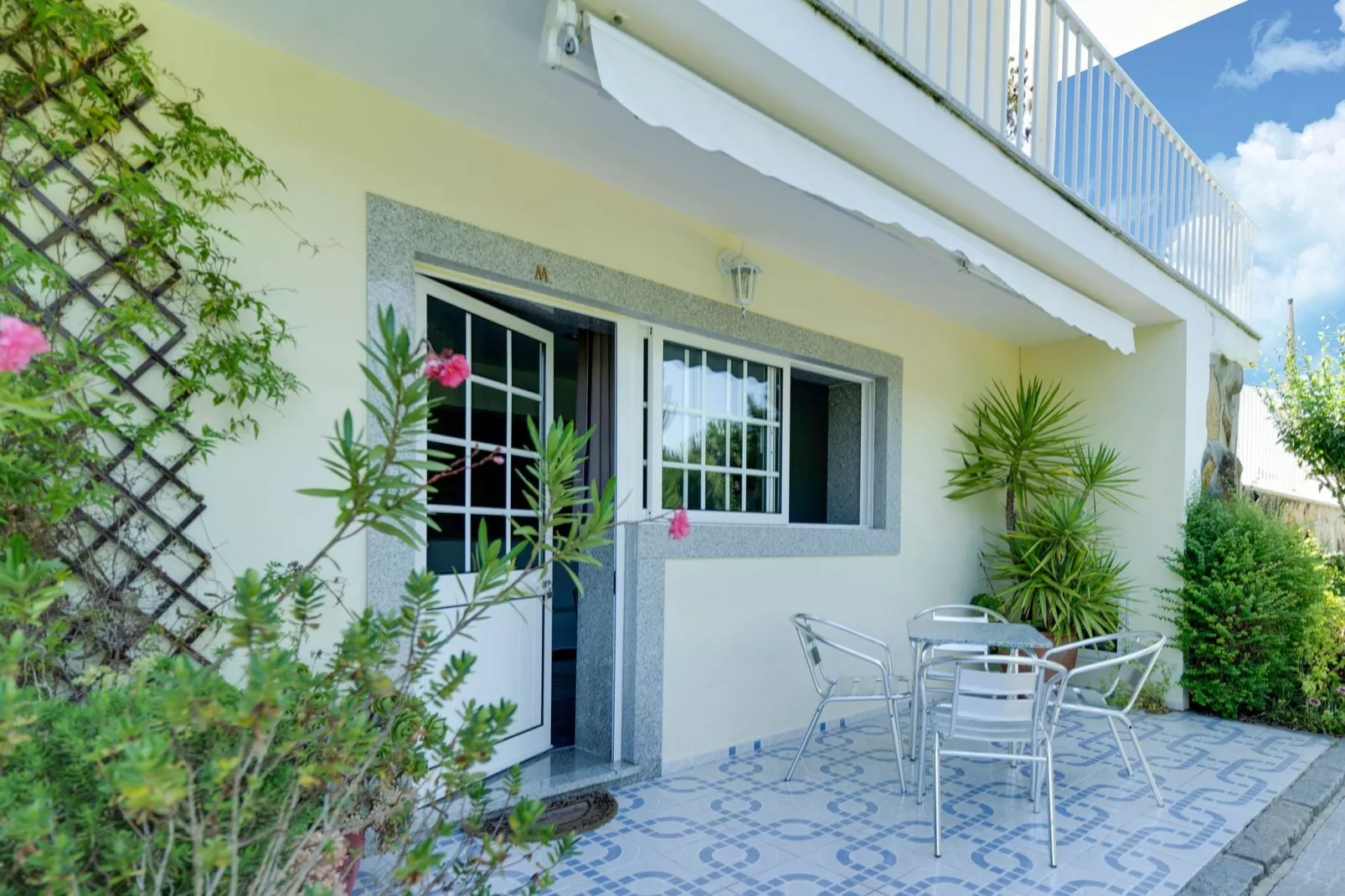 Veerle-Terrace balcony
