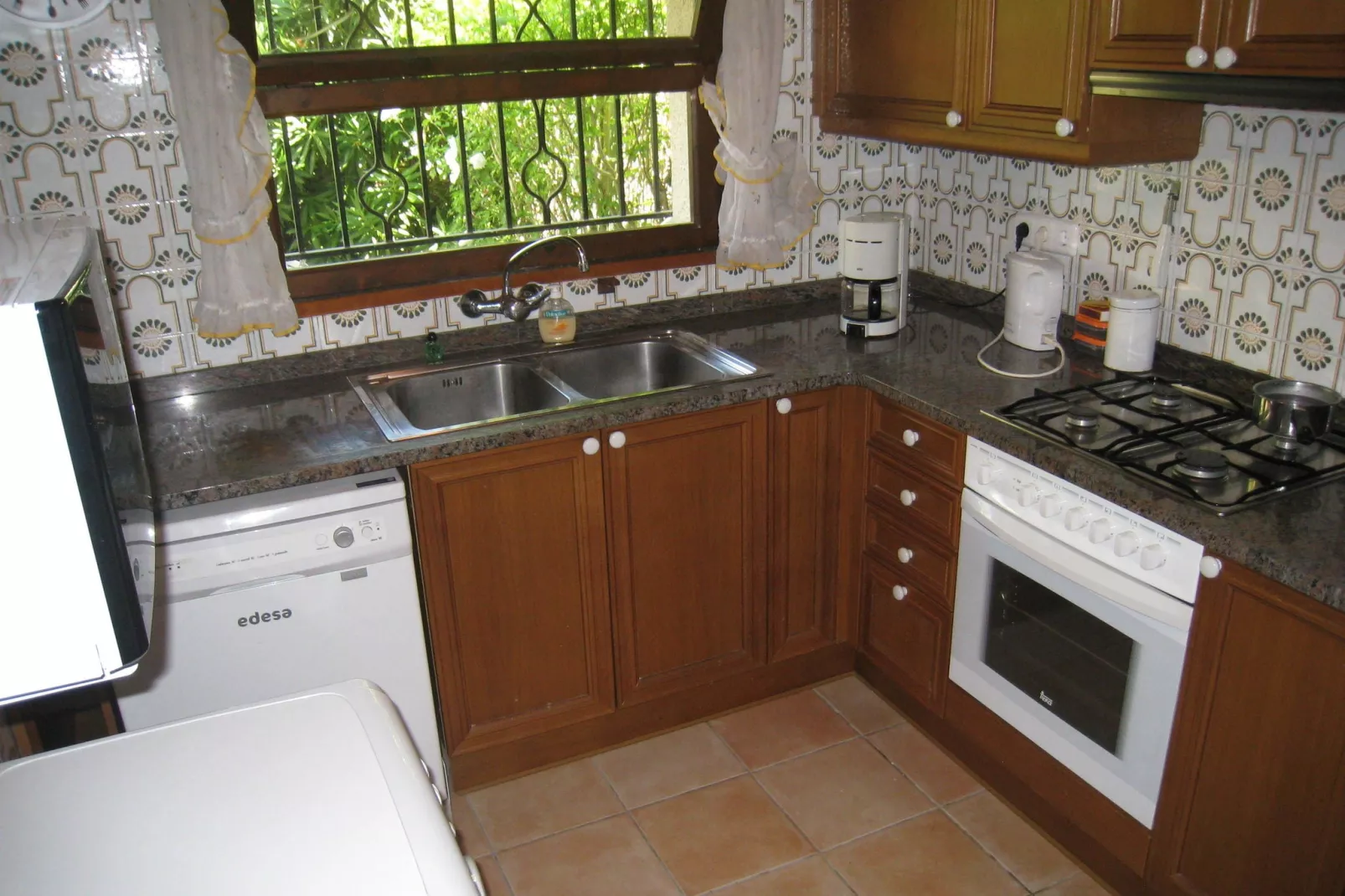 Les Oliveres 32-Kitchen