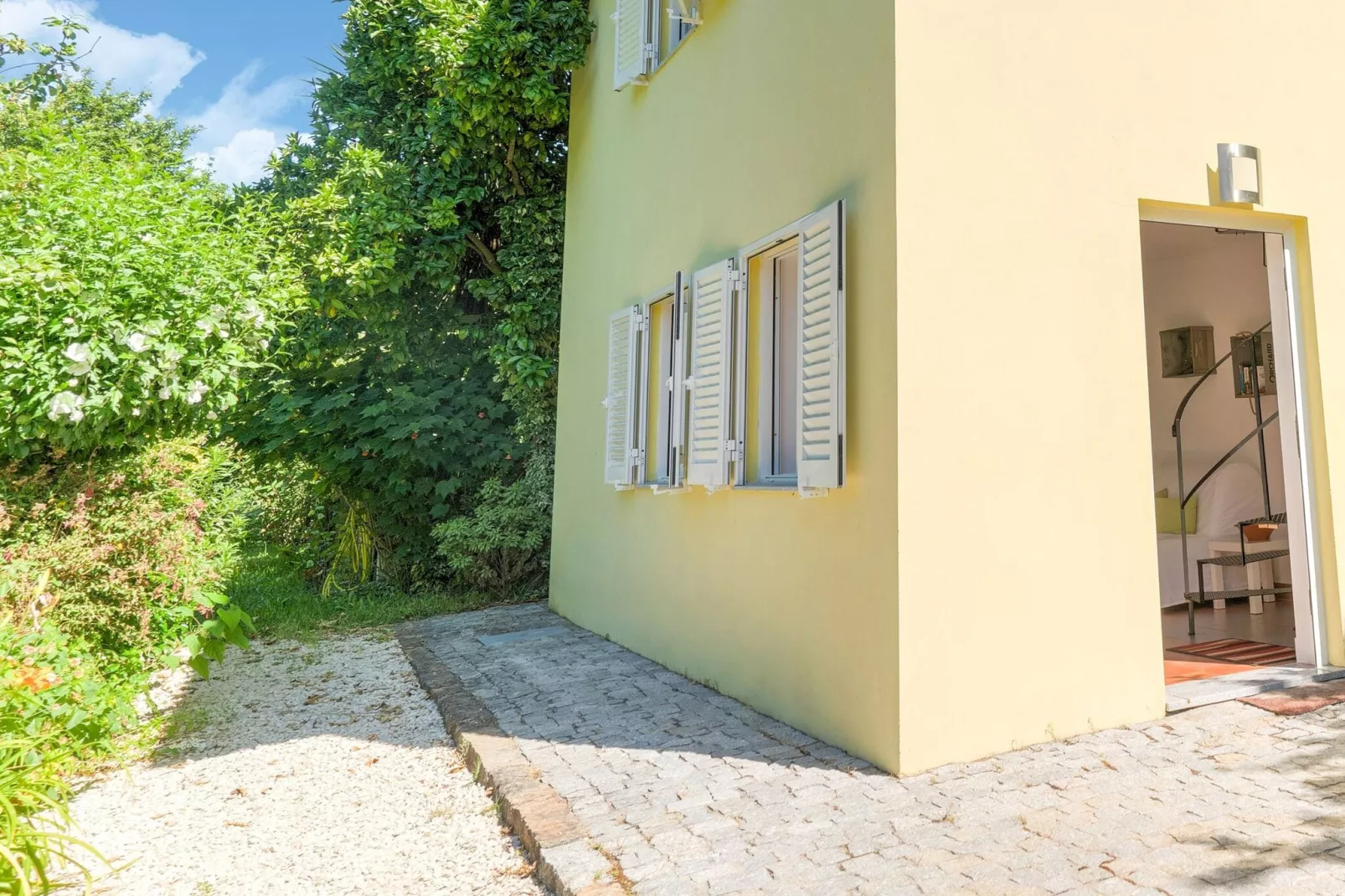 Casa das Laranjeiras-Exterior summer