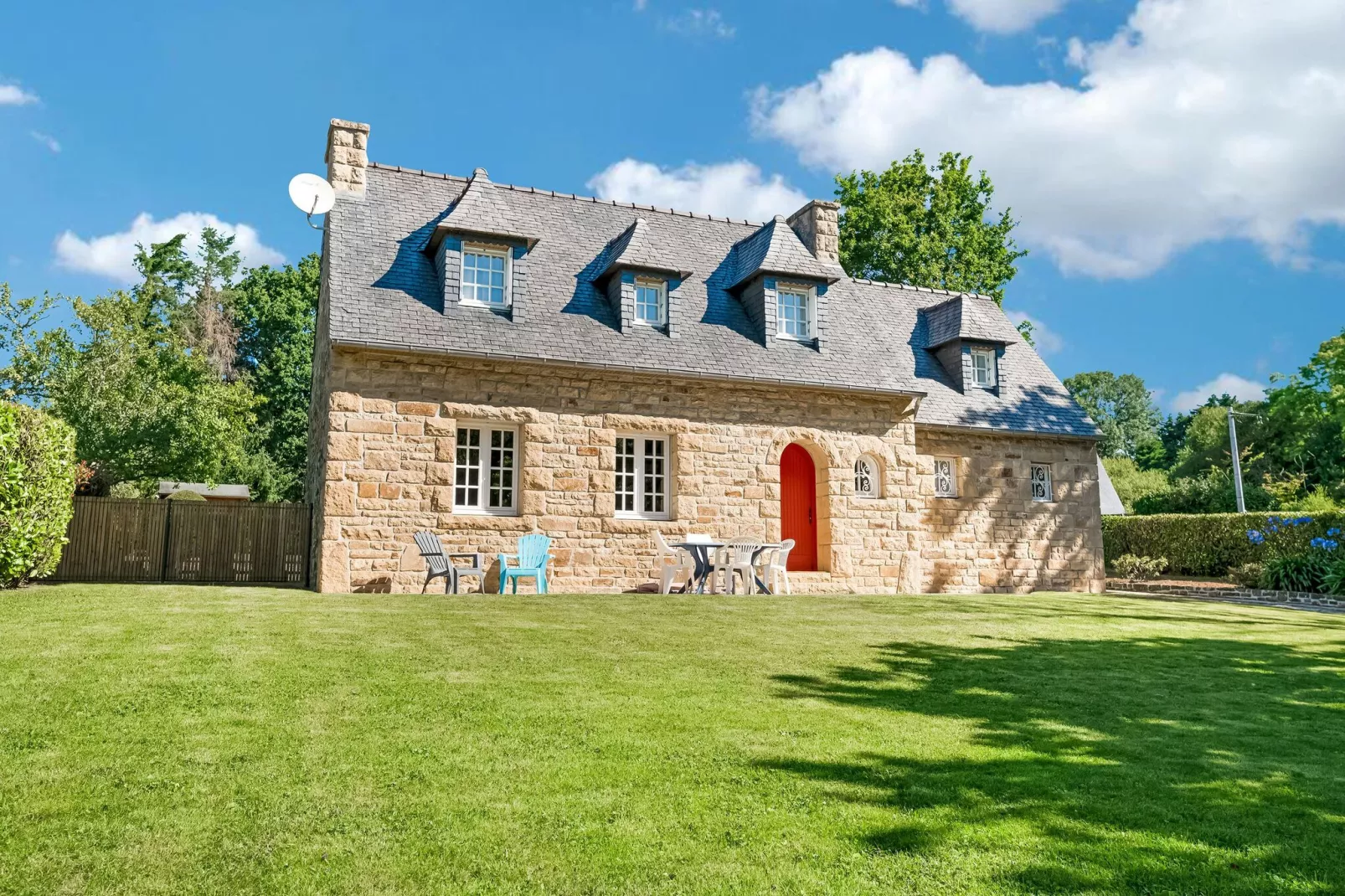 La Plage-Exterior summer