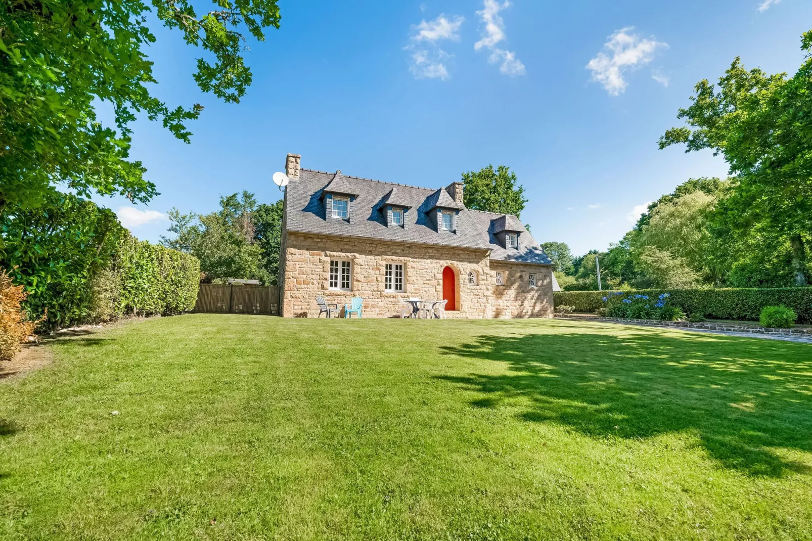 La Plage-Exterior summer