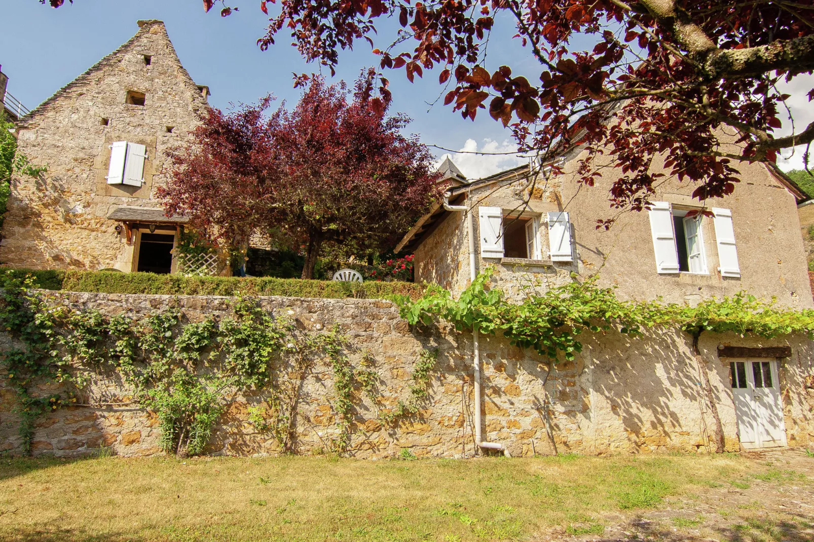 Les Deux Cabanons-Exterior summer
