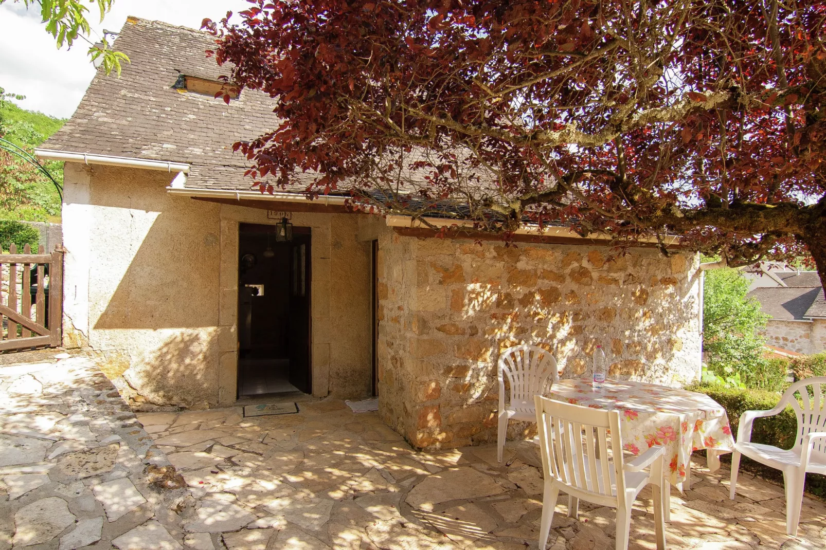 Les Deux Cabanons-Exterior summer