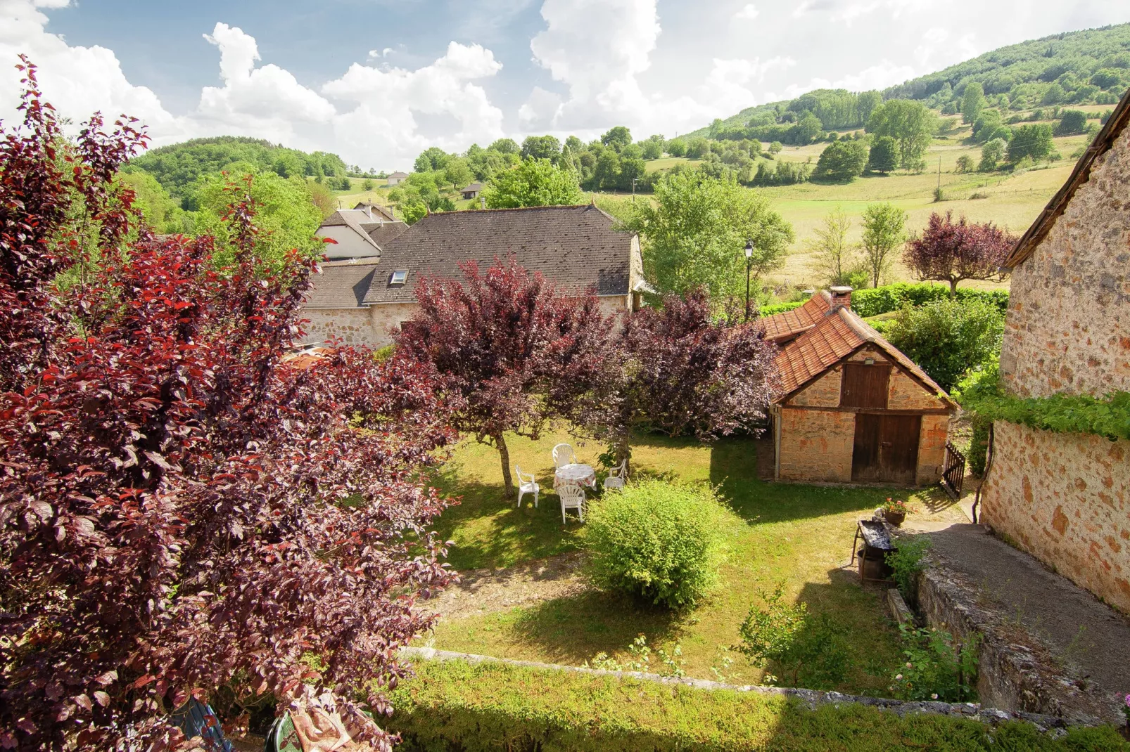Les Deux Cabanons-View summer