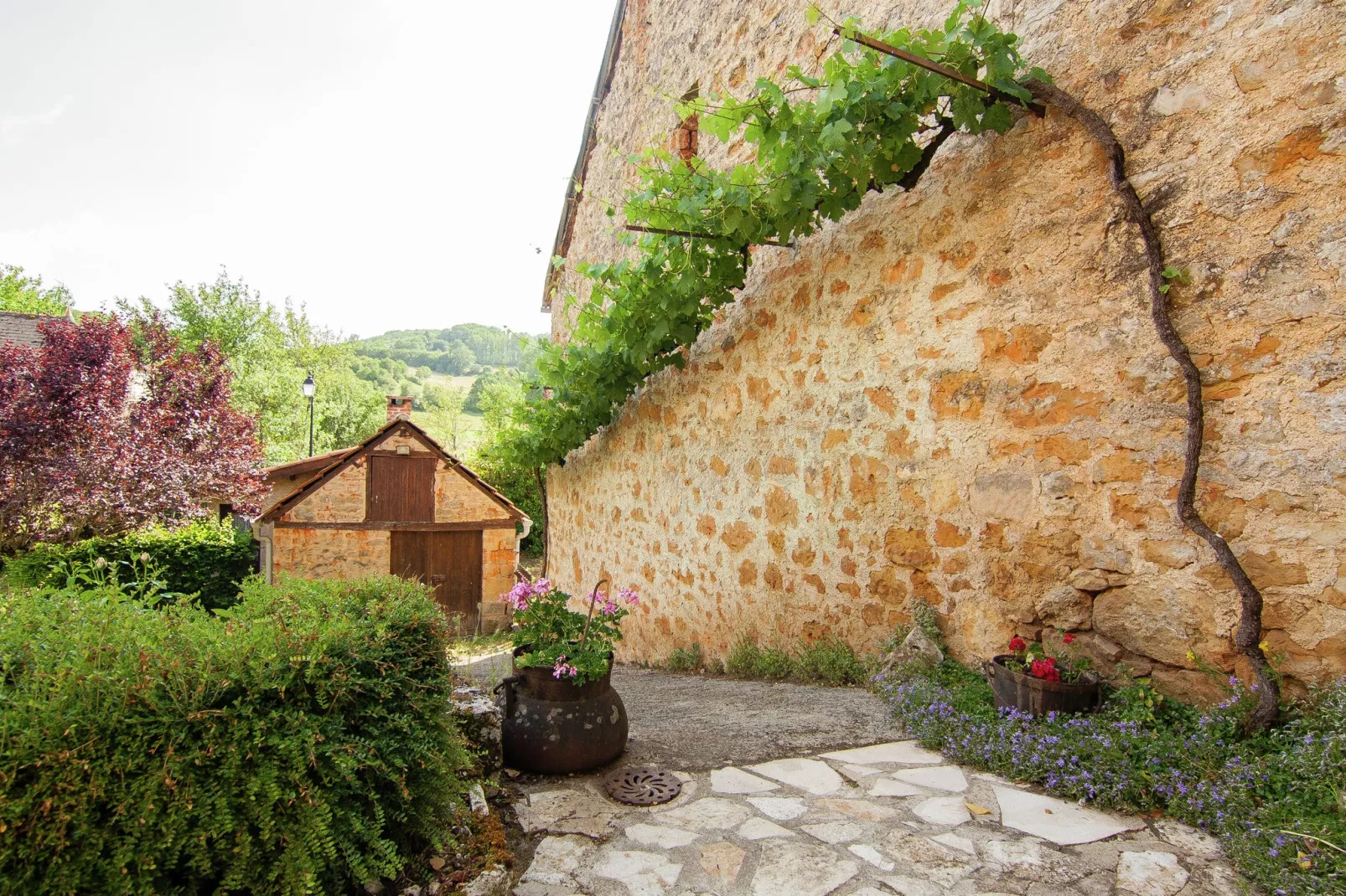 Les Deux Cabanons-View summer