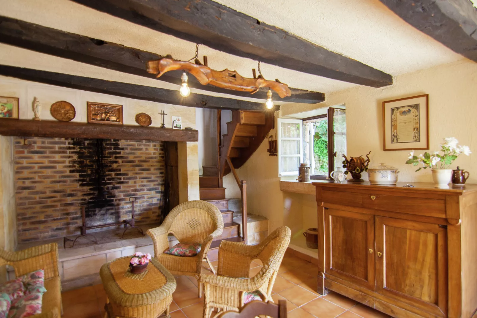 Les Deux Cabanons-Living room
