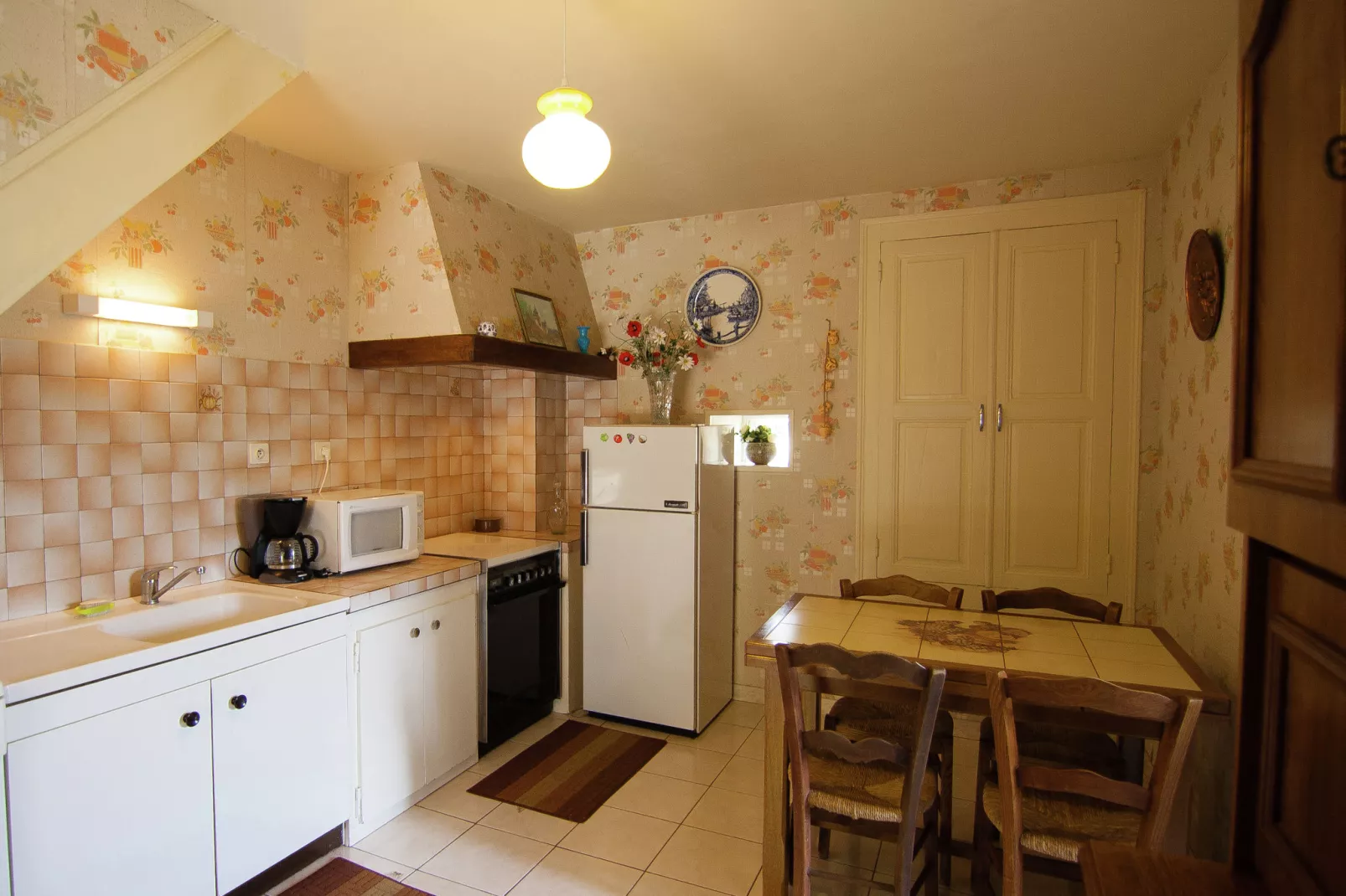 Les Deux Cabanons-Kitchen