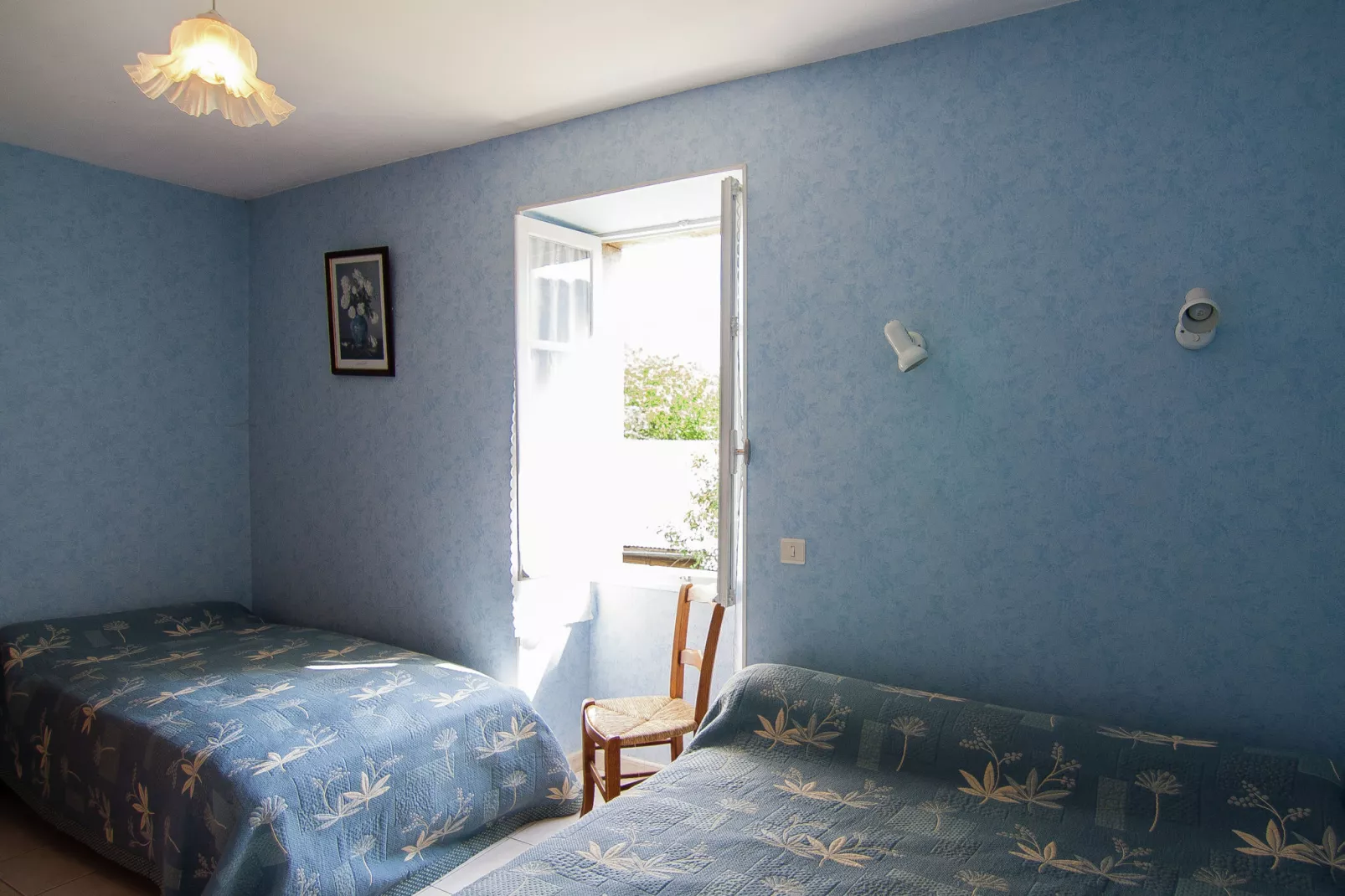 Les Deux Cabanons-Bedroom