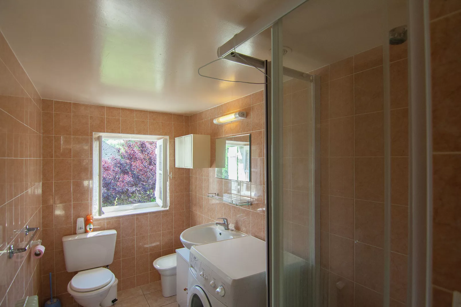 Les Deux Cabanons-Bathroom