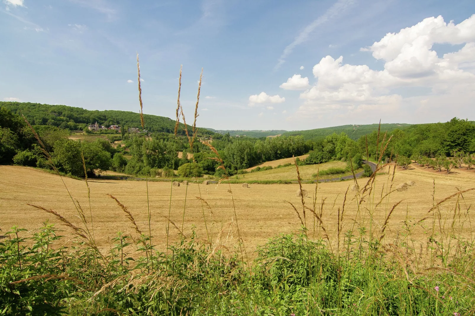 Les Deux Cabanons-Areas summer 1km