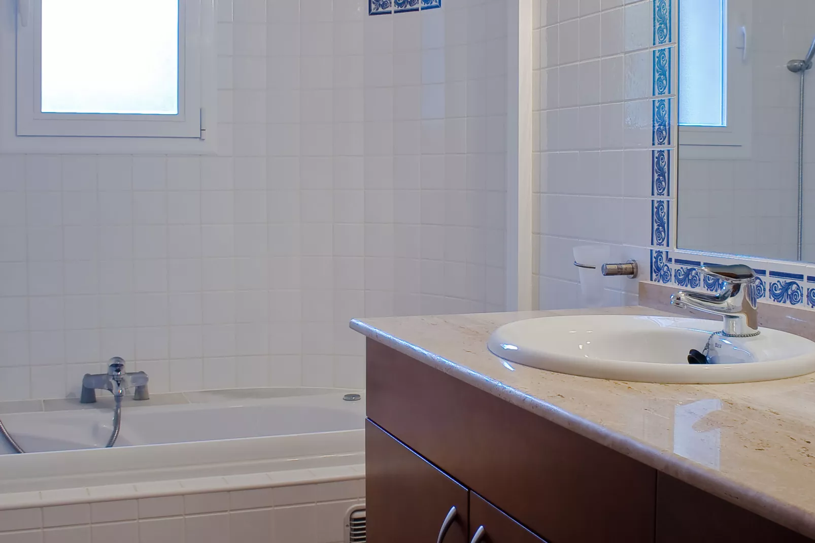 Can Cova-Bathroom