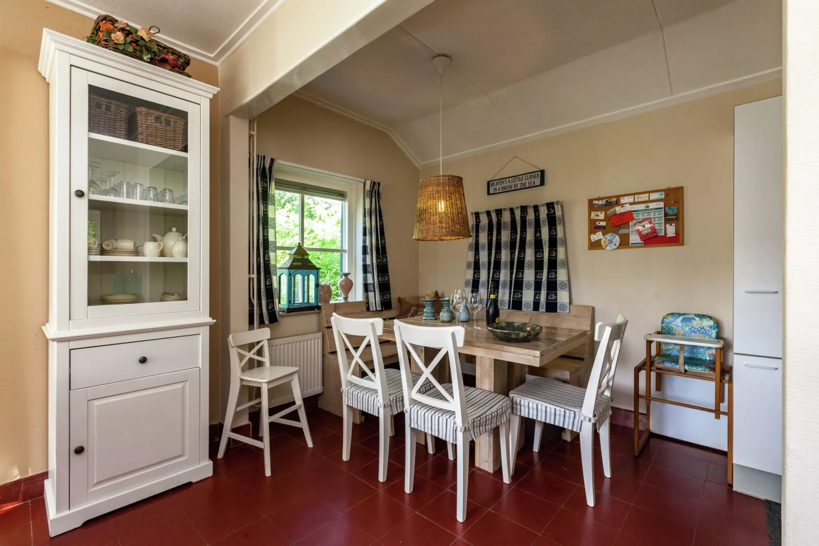 Zeeroos-Dining room