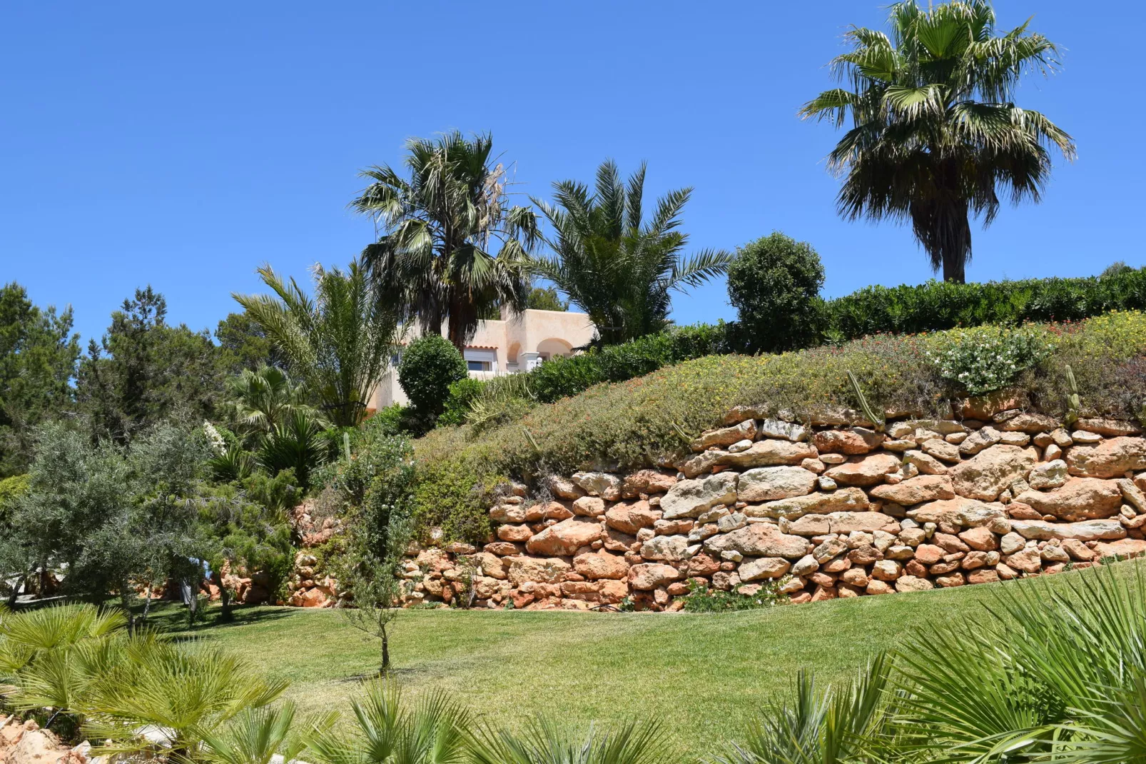 Can Cova-Gardens summer