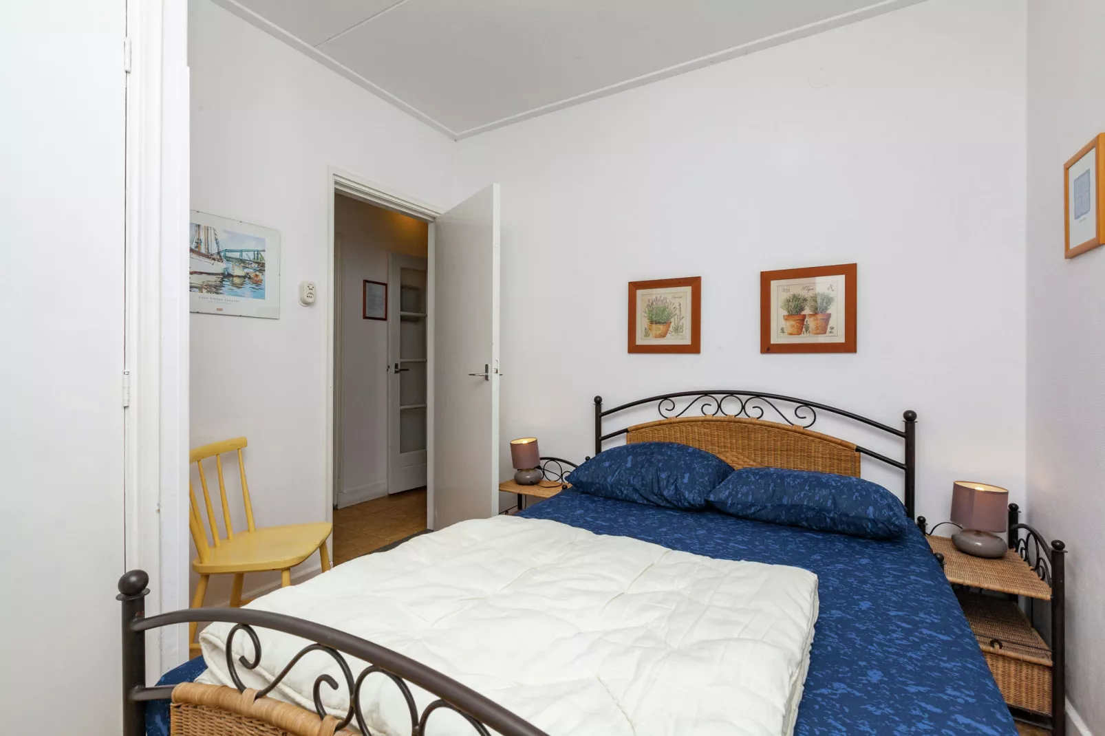 Zeeroos-Bedroom