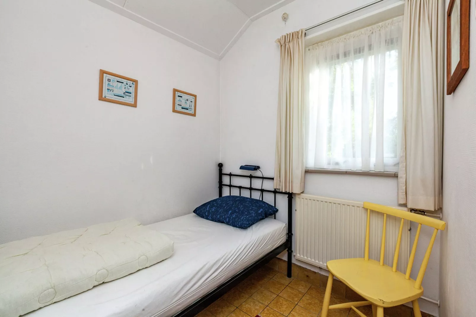 Zeeroos-Bedroom