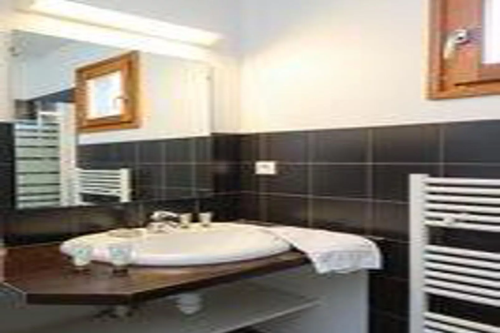 Le Domaine des Monédières-Badezimmer
