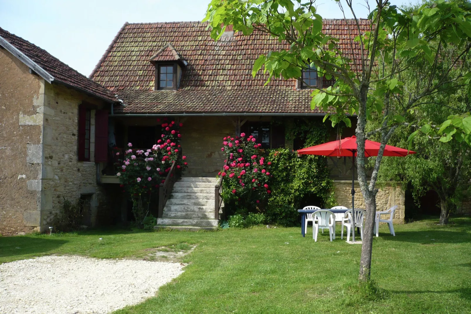 Maison de vacances Le Moulinal Haut-Exterior summer