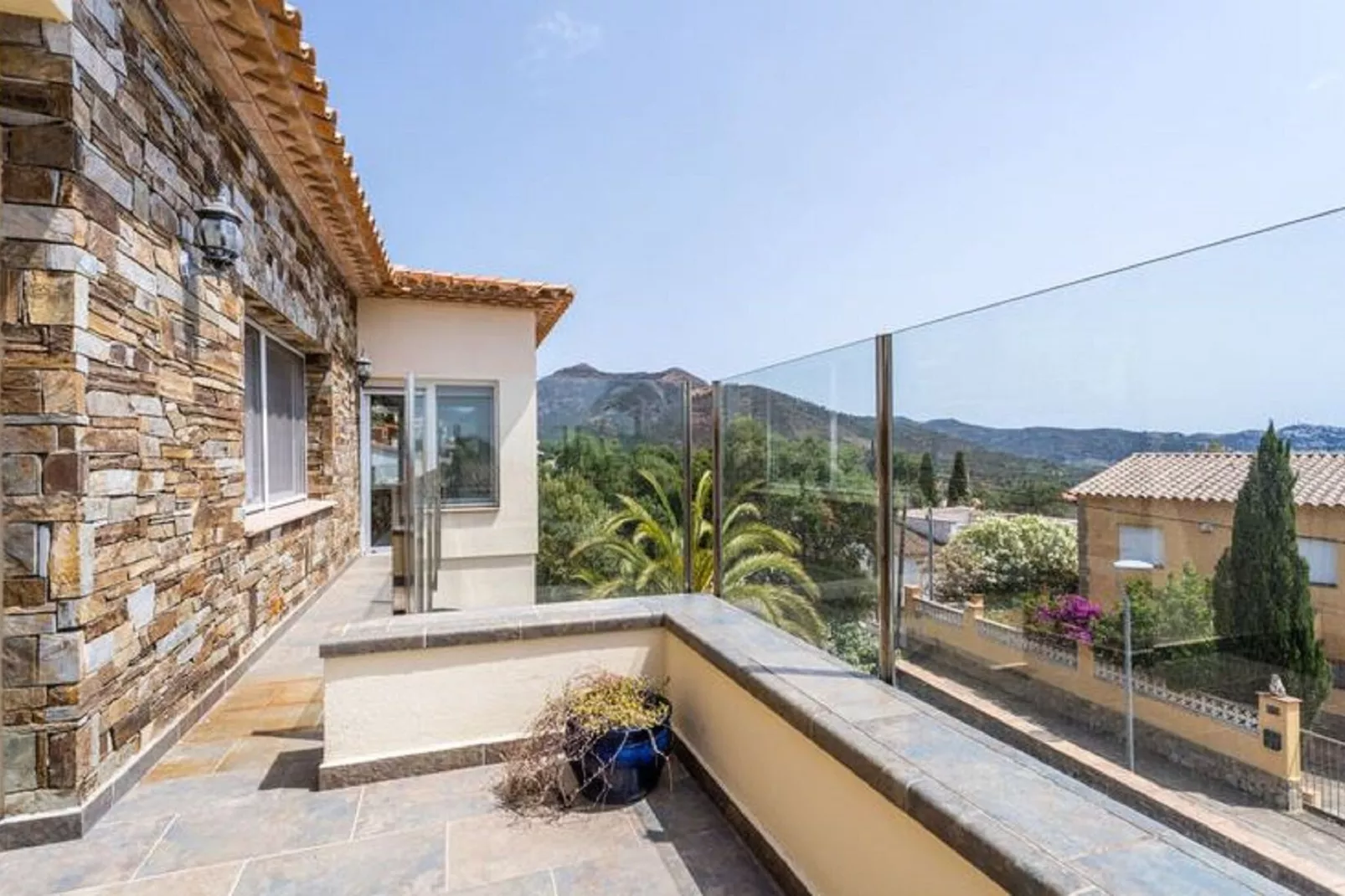 Casa de Castilla Dalt-Terrace balcony