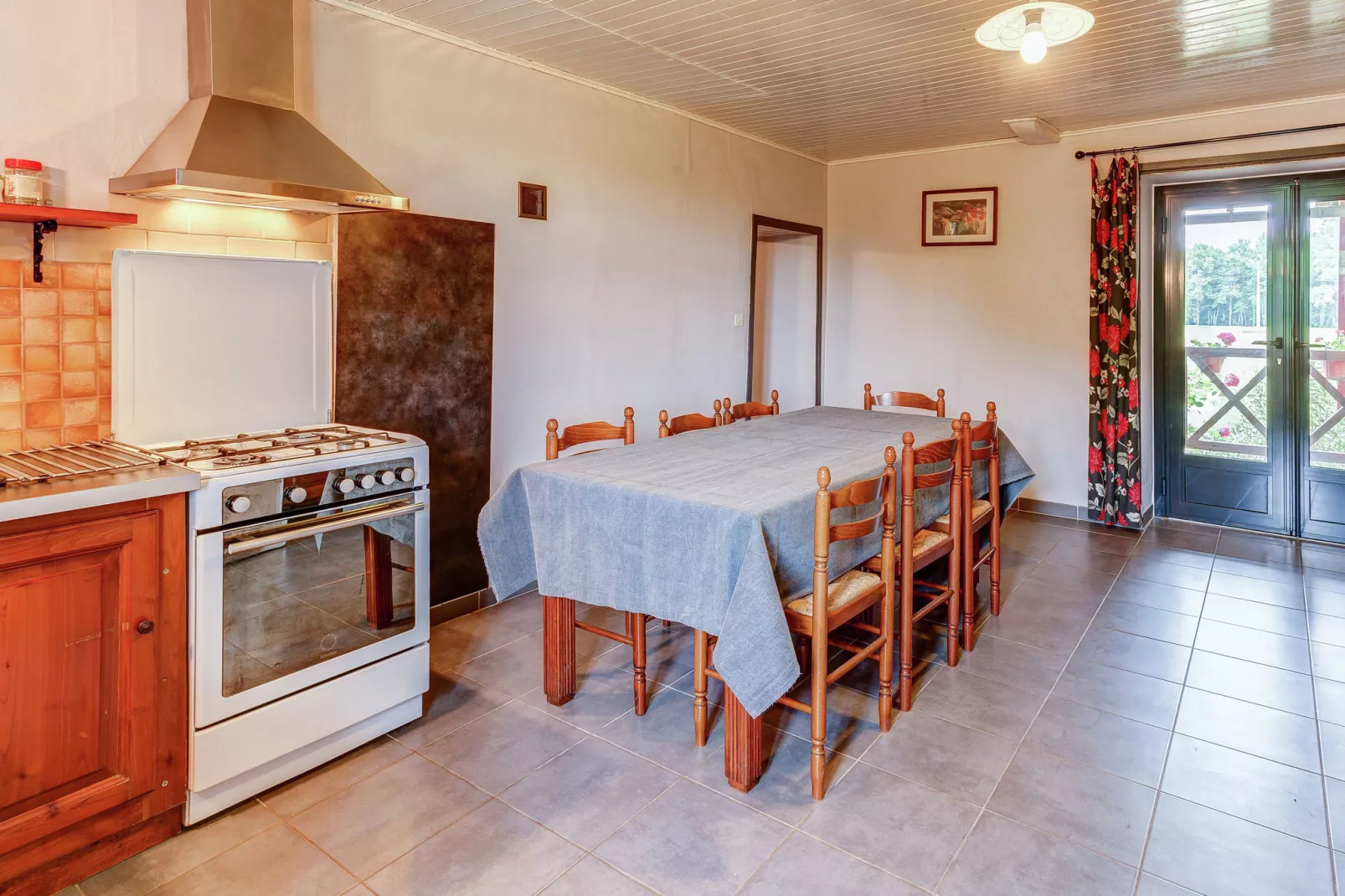 Maison de vacances Le Moulinal Haut-Dining room