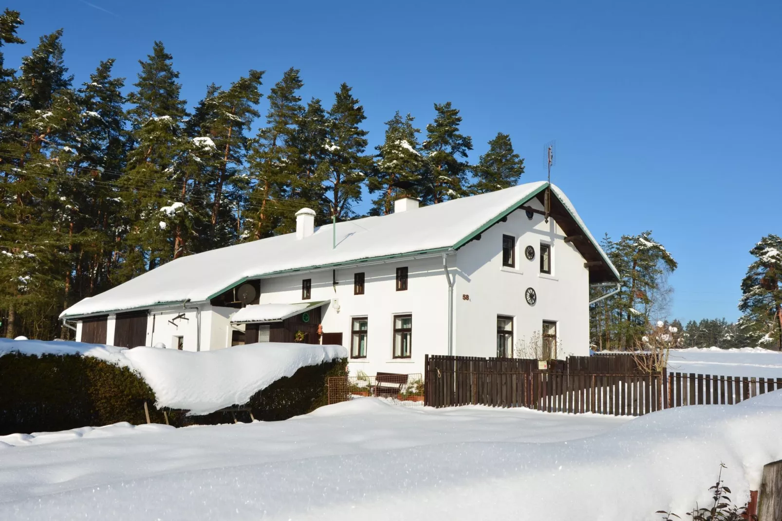 Vendy-Exterior winter
