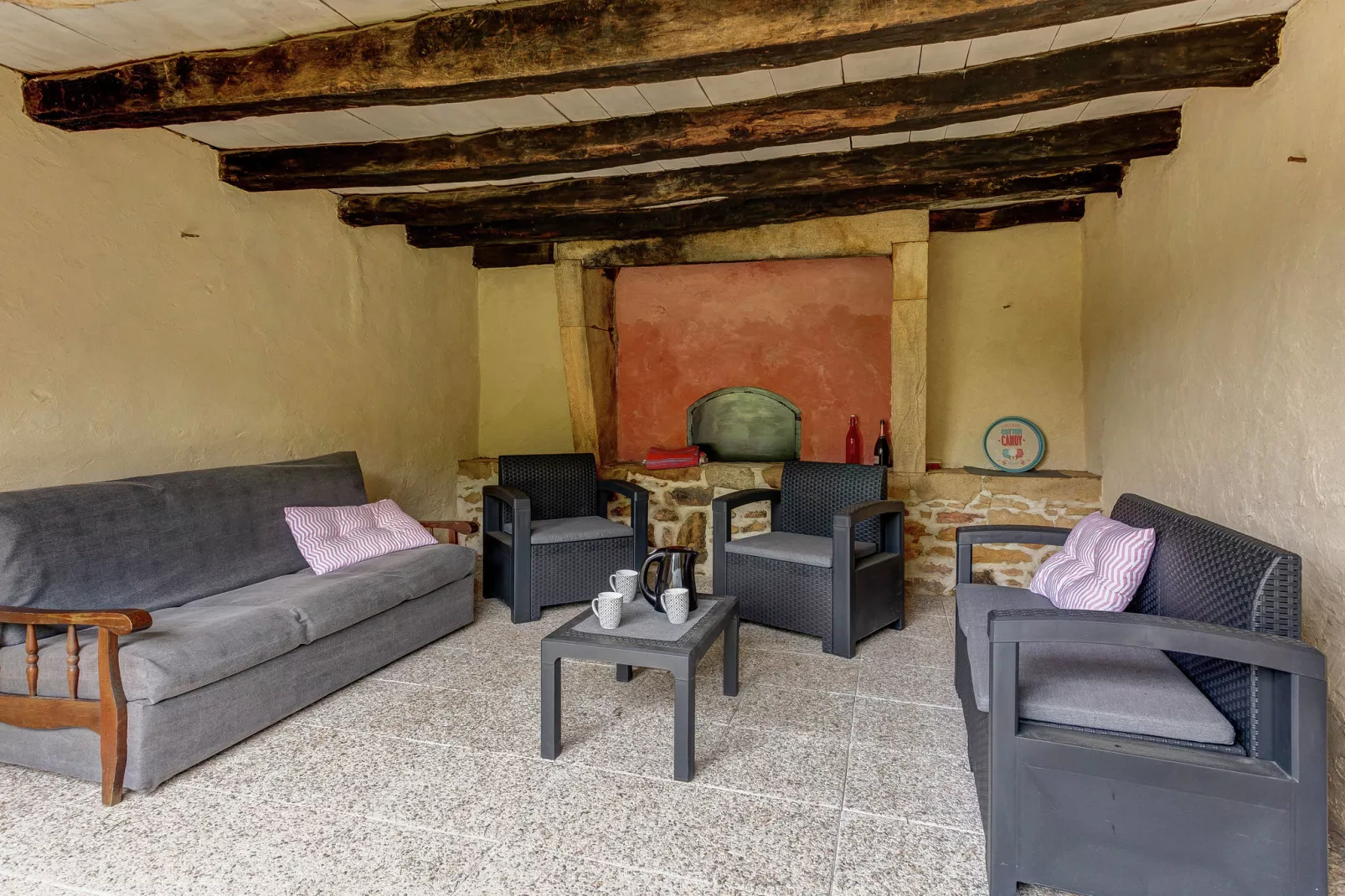 Maison de vacances Le Moulinal Haut-Terrace balcony