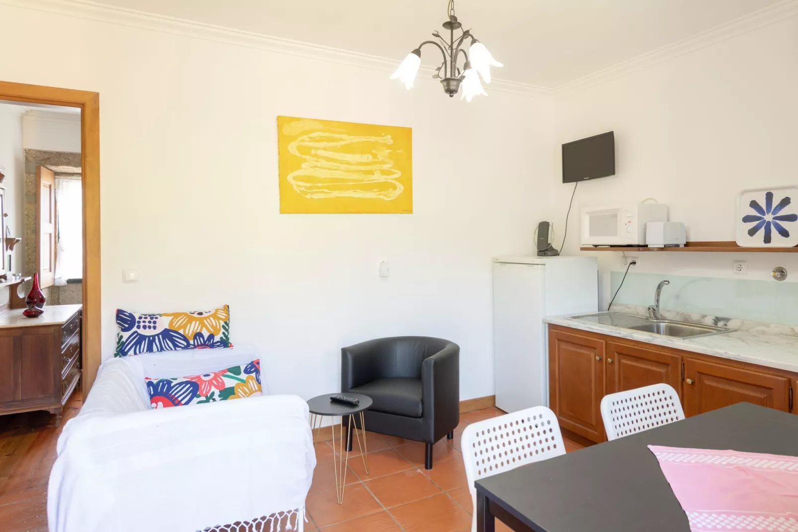 Casa da Adega-Living room