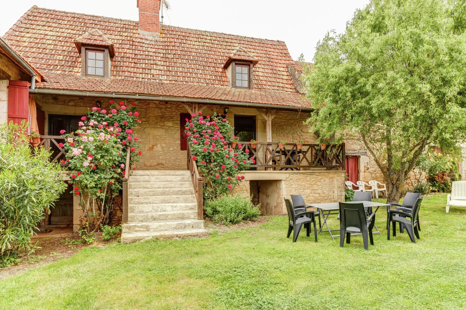 Maison de vacances Le Moulinal Haut-Gardens summer