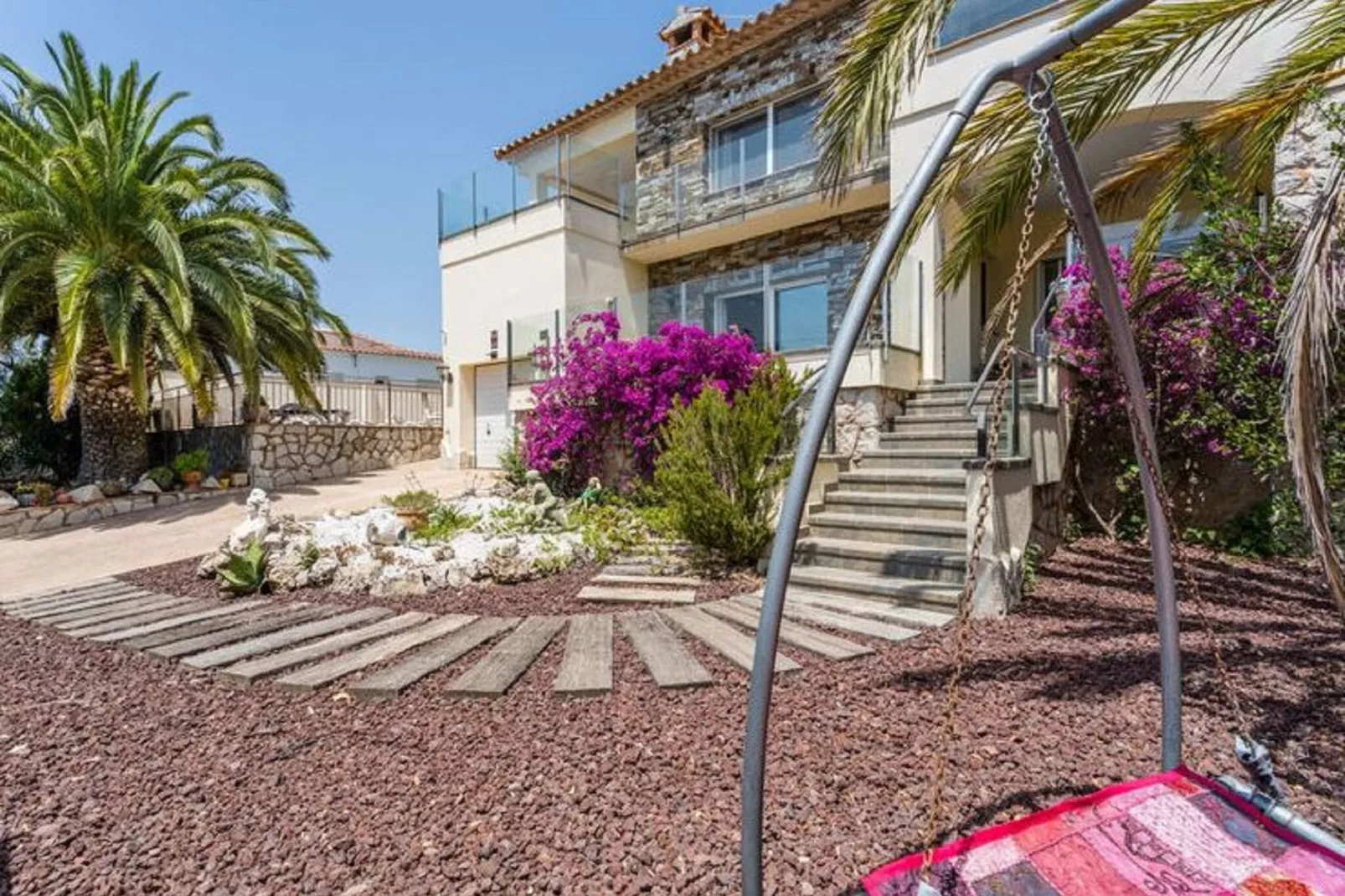 Casa de Castilla Dalt-Gardens summer