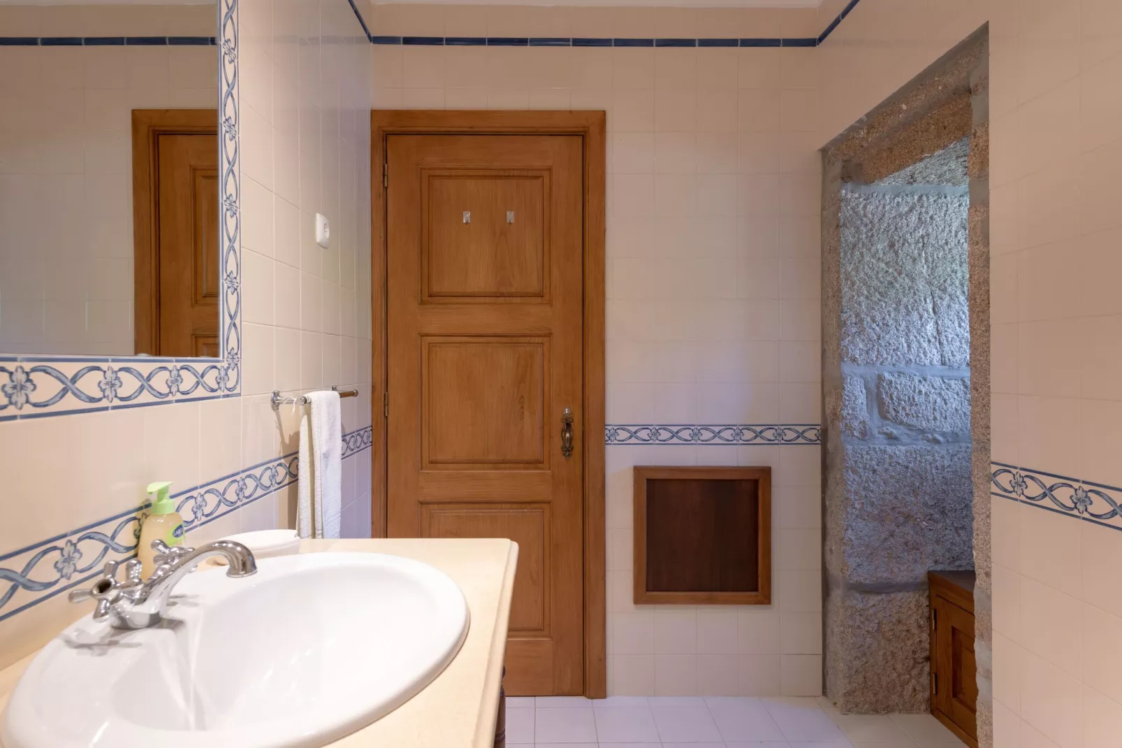 Casa da Adega-Bathroom