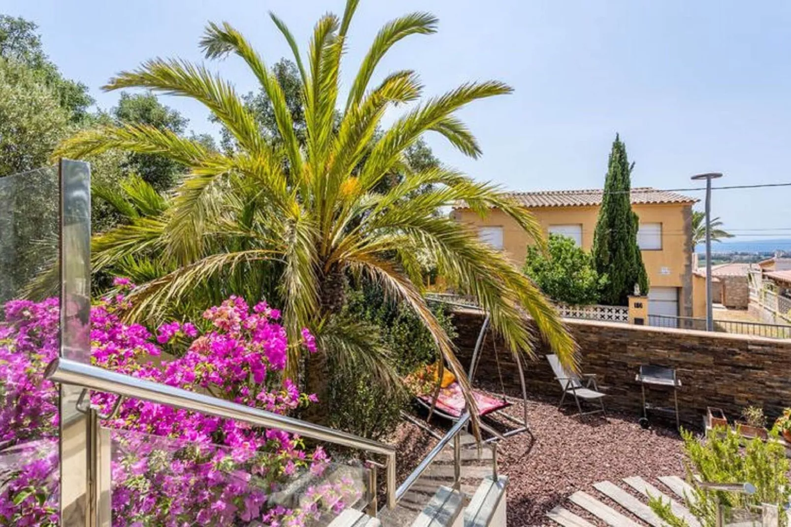 Casa de Castilla Baix-Exterior summer