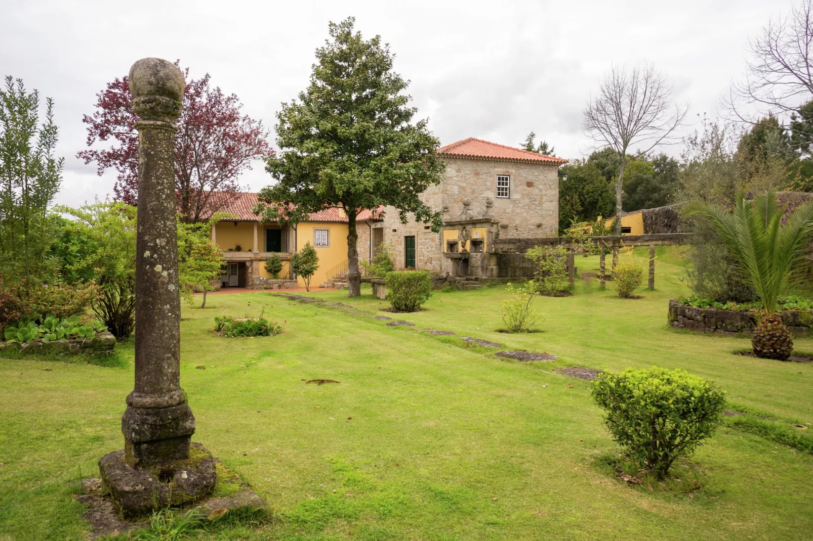 Casa da Adega-Gardens summer