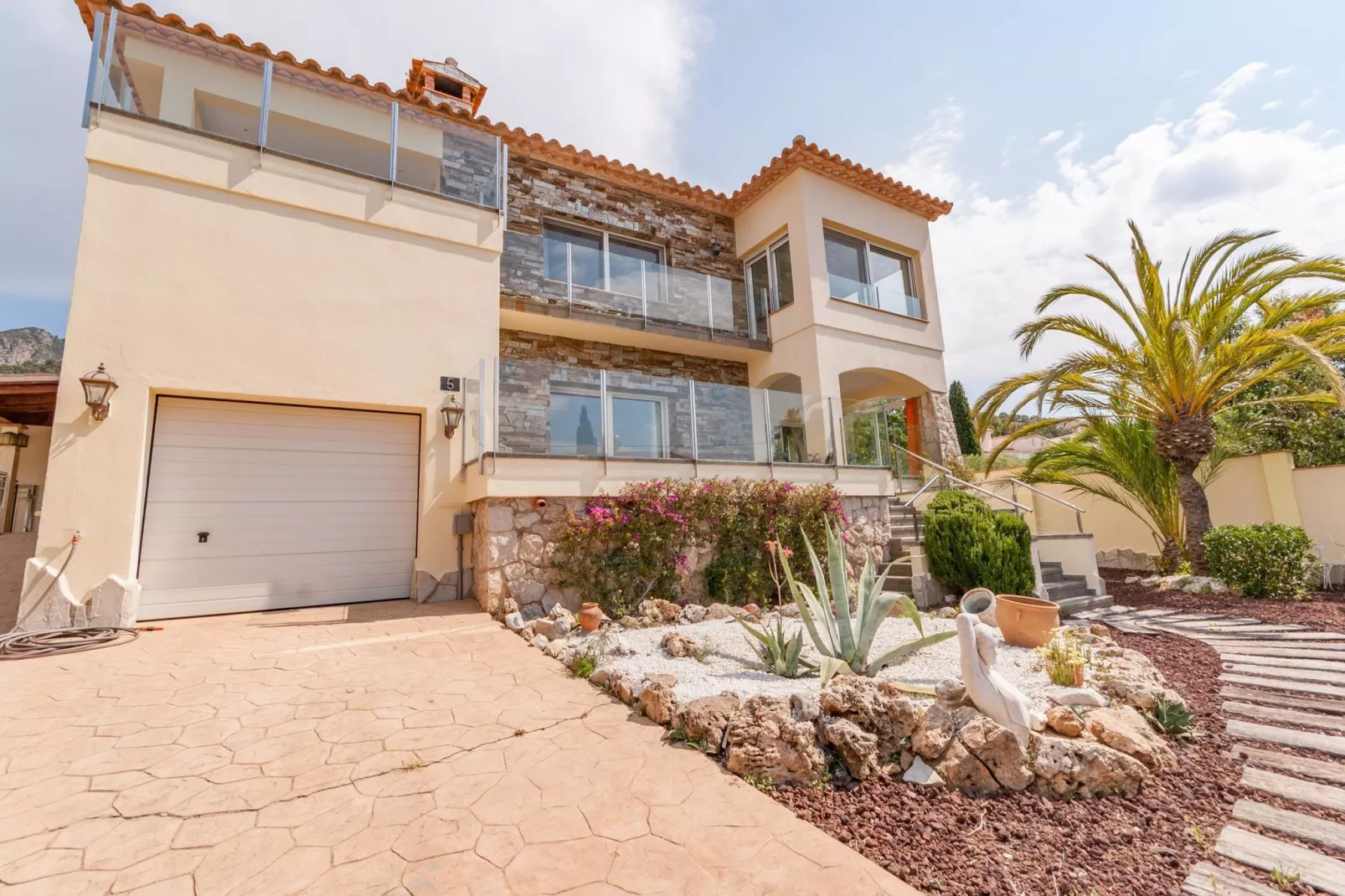 Casa de Castilla Baix-Exterior summer
