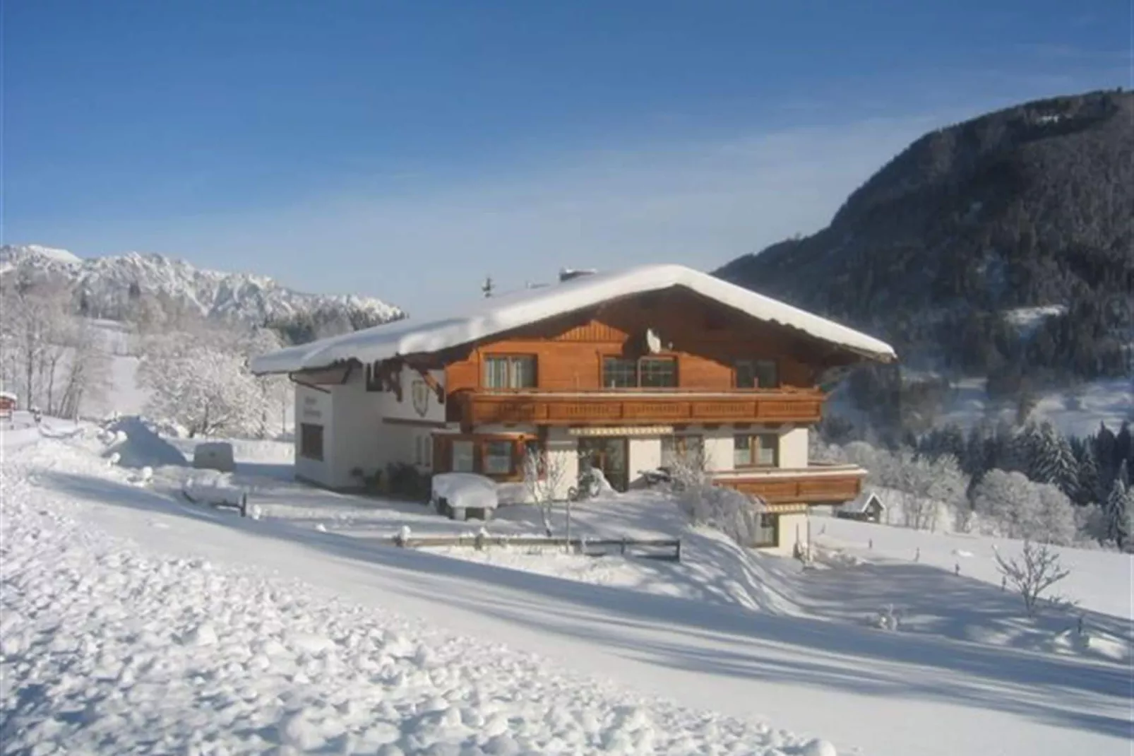 Apartment Lahnberg-Exterior winter
