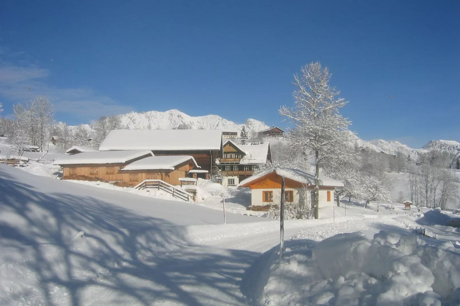 Apartment Lahnberg-Exterior winter
