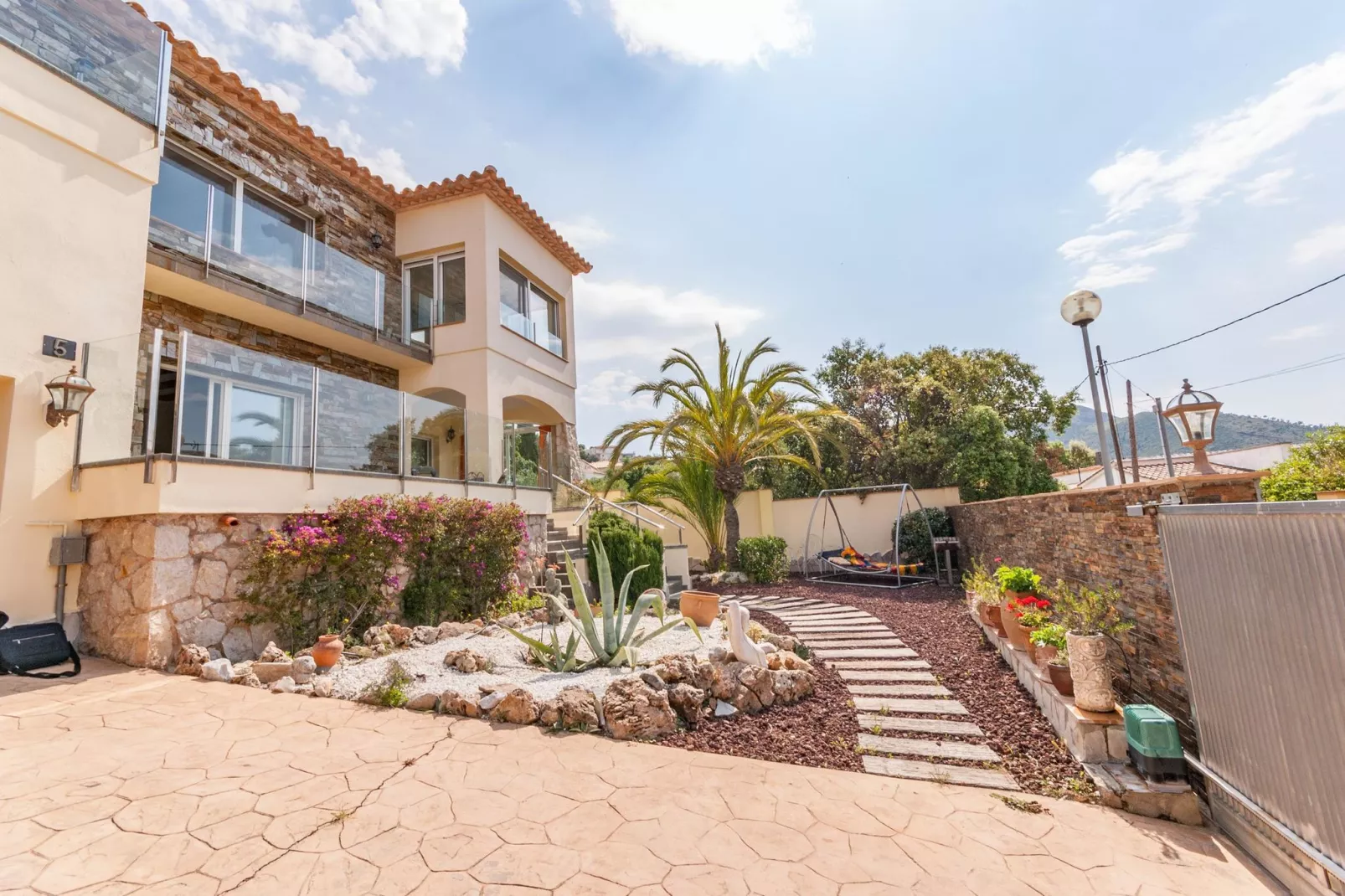 Casa de Castilla Baix-Gardens summer
