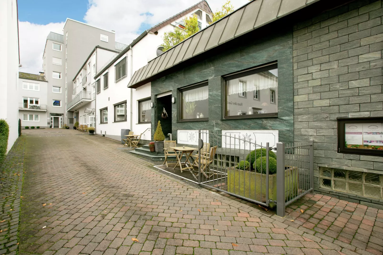 Fabryshof 01-Areas summer 1km