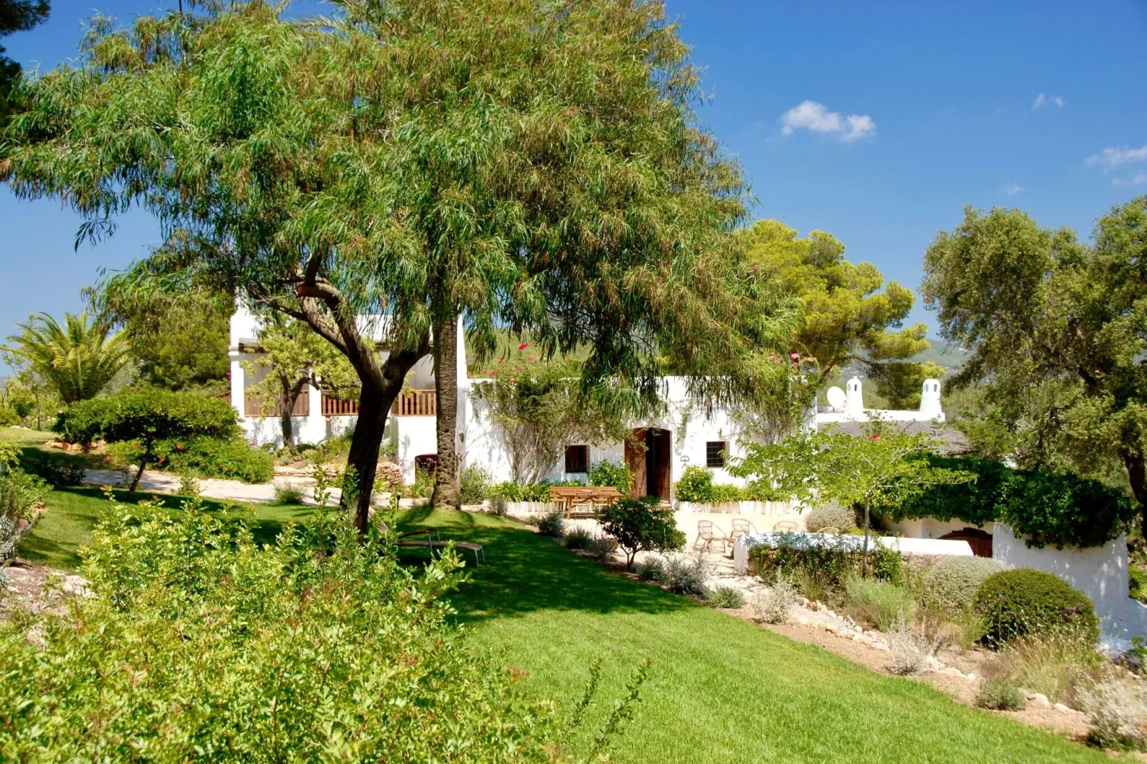 Finca Planetas-Exterior in summer