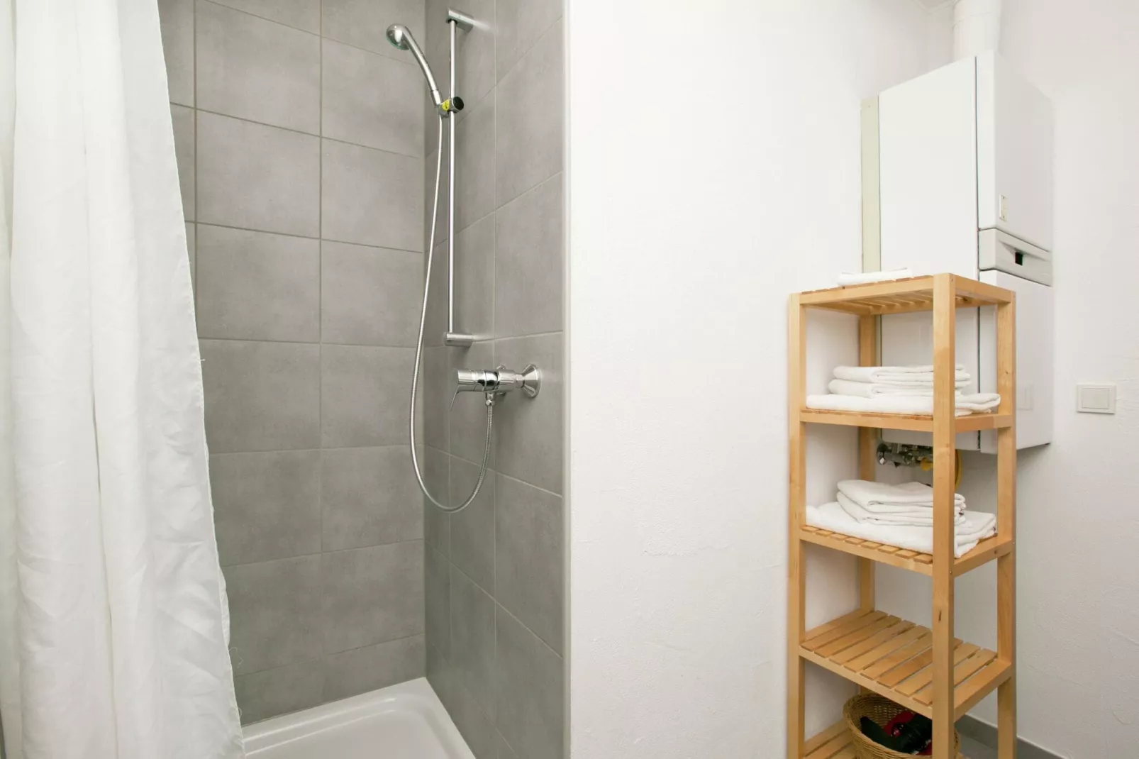 Fabryshof 01-Bathroom