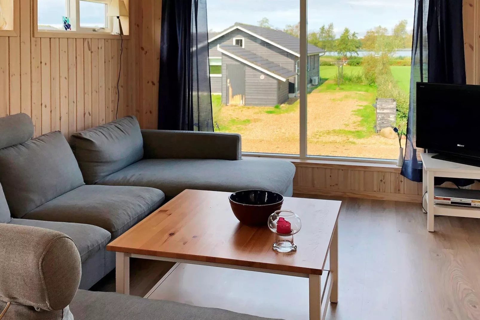 Scandinavian Lakeside Retreat-By Traum-Indoor