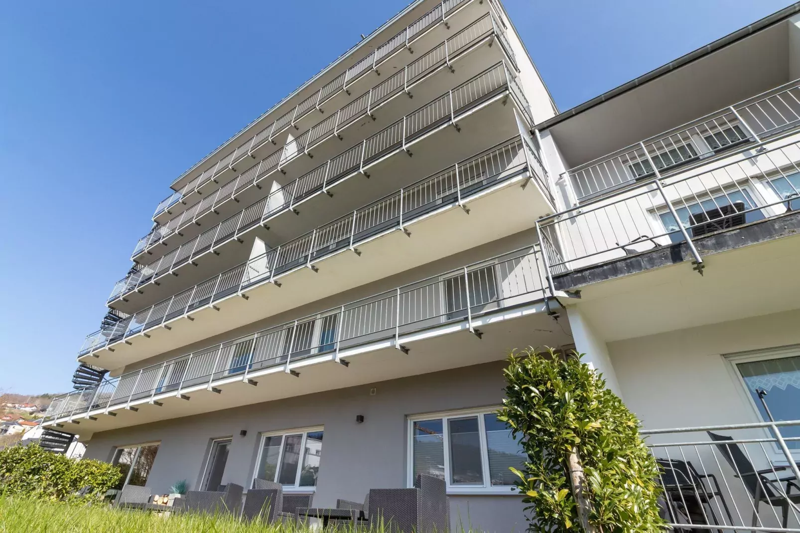 Fabryshof 01-Exterior summer