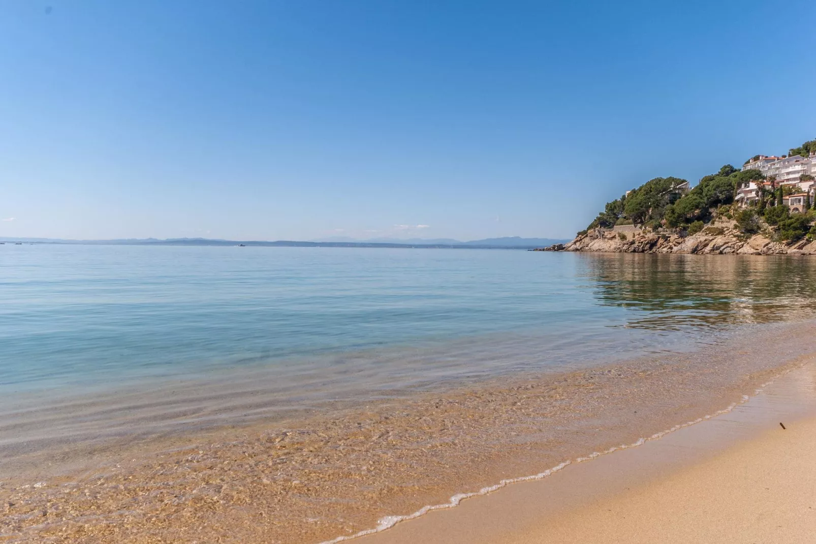 Villa Juan-Areas summer 5km