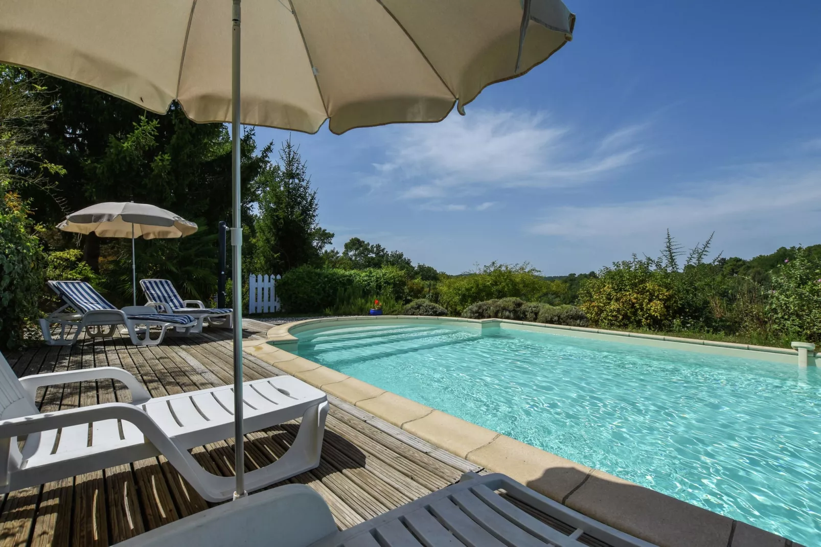Maison au calme avec piscine-Pool