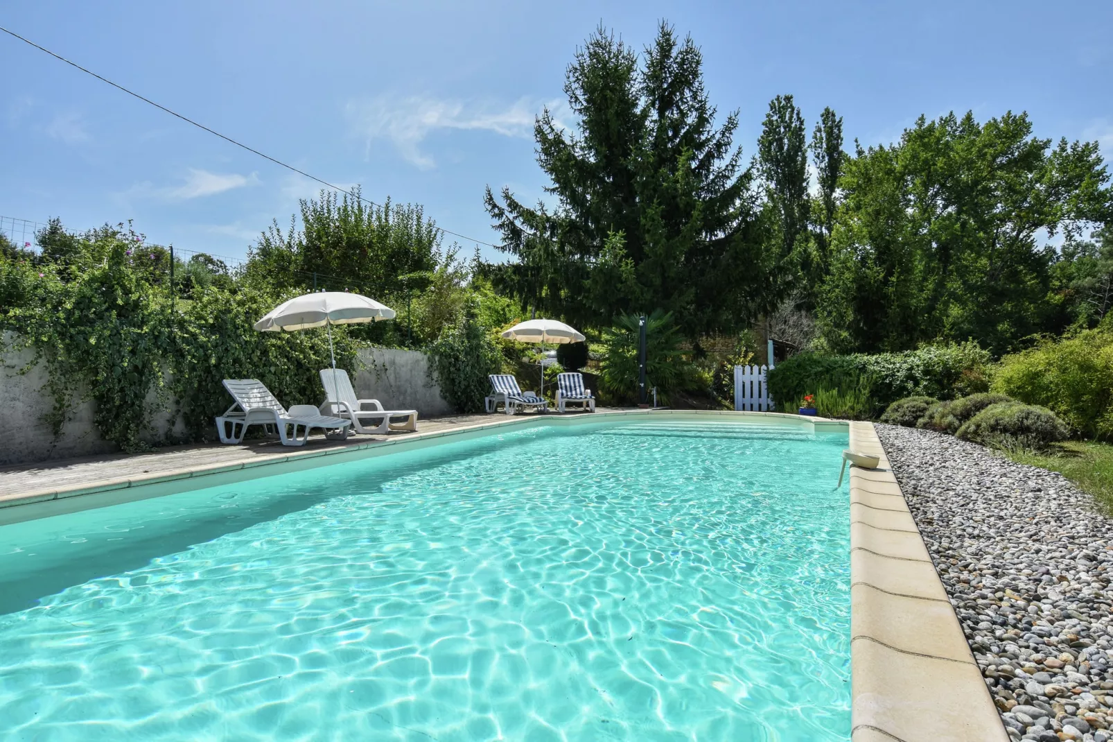 Maison au calme avec piscine-Pool
