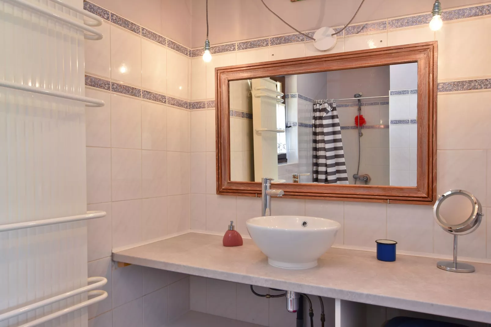 Maison au calme avec piscine-Bathroom