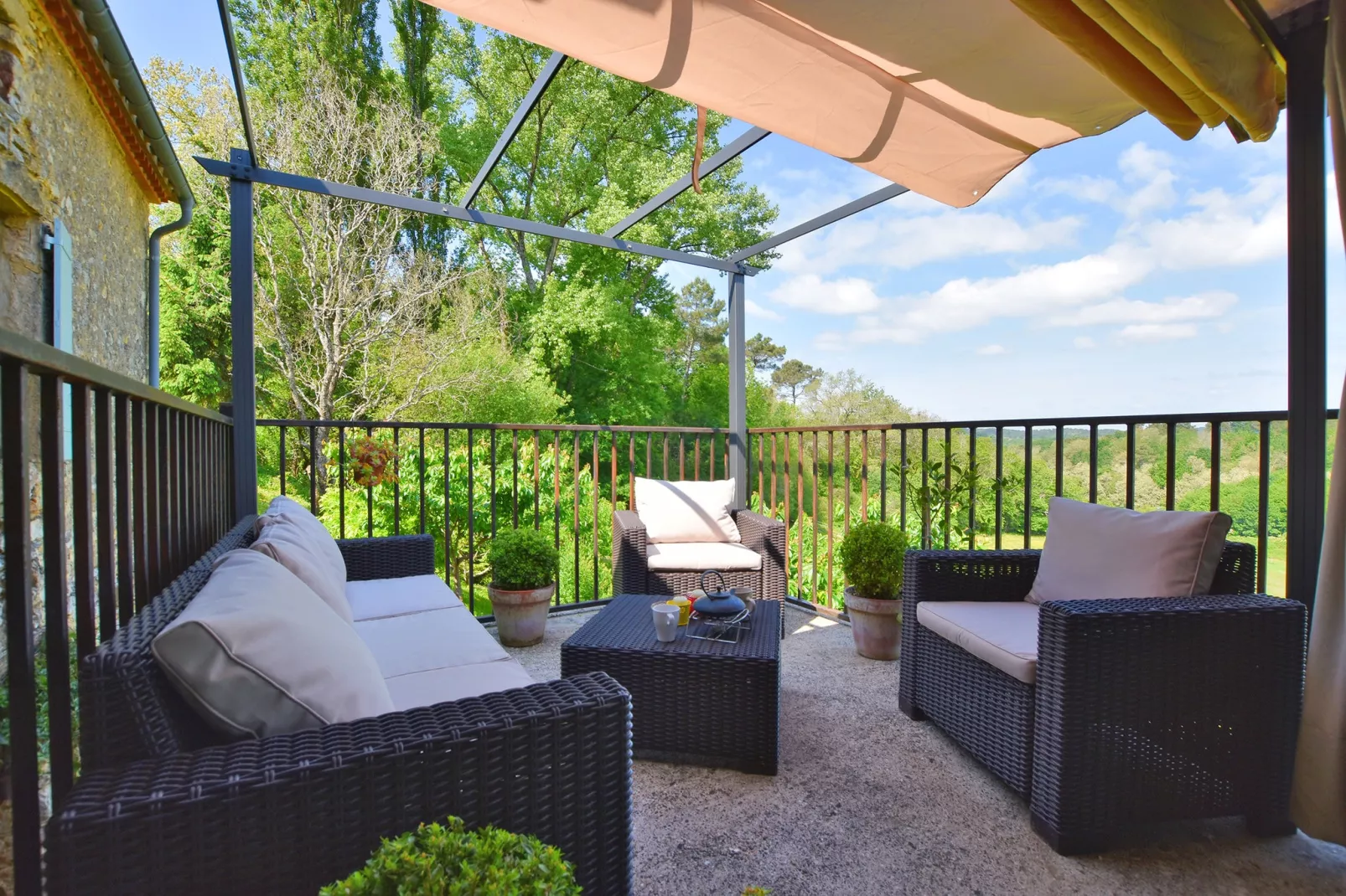 Maison au calme avec piscine-Terrace balcony